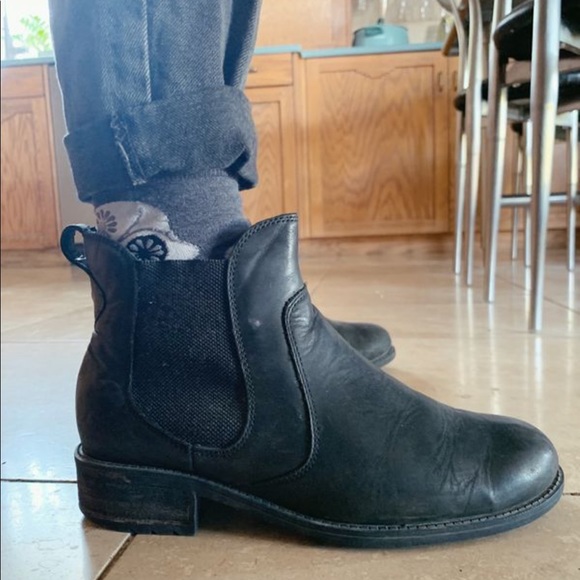 black ankle boots ugg